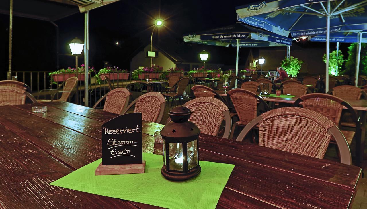 Restaurant Gruener Baum Hotel Leidersbach Exterior photo